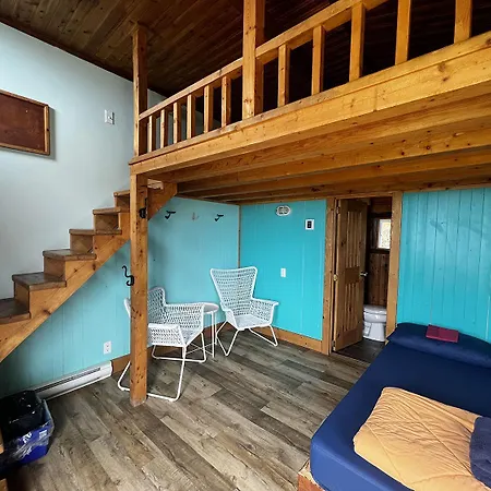 Auberge Festive Sea Shack Sainte Anne des Monts Exterior photo