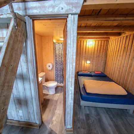 Auberge Festive Sea Shack Sainte Anne des Monts Exterior photo