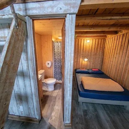 Auberge Festive Sea Shack Sainte Anne des Monts Exterior photo