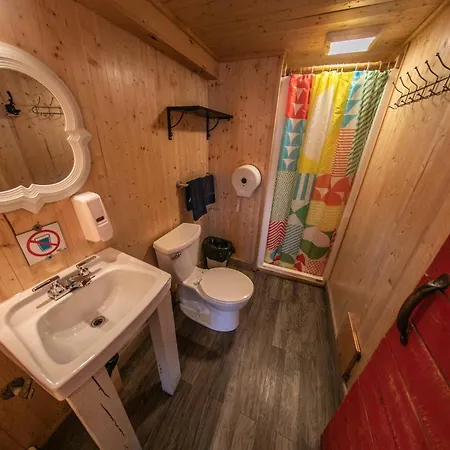 Auberge Festive Sea Shack Sainte Anne des Monts Exterior photo
