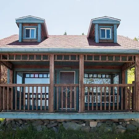 Auberge Festive Sea Shack Sainte Anne des Monts Exterior photo