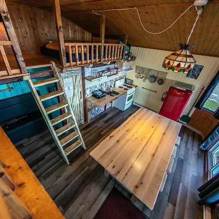 Auberge Festive Sea Shack Sainte Anne des Monts Exterior photo